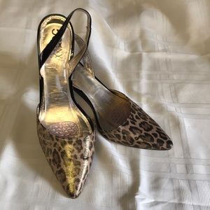Ladies leopard print sling back pump